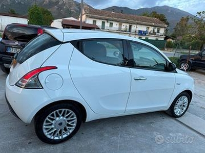 Lancia Ypsilon 1.2 69 CV 5 porte Anno 2015 km 72 m