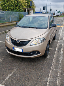 Lancia Ypsilon Hybrida Gold