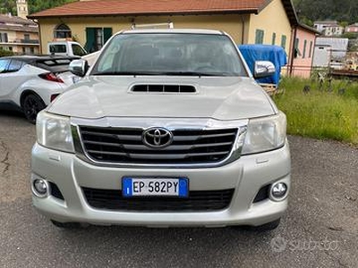 TOYOTA Hilux 2.5 D-4D 4WD 4p. DC Loungex