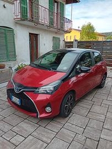 TOYOTA Yaris 48000 km Hybrid 'Red Edition