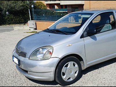 Toyota yaris sol 1.0 b 2000