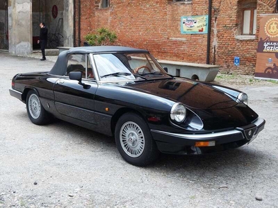 Usato 1985 Alfa Romeo Spider 1.6 Benzin 103 CV (18.000 €)