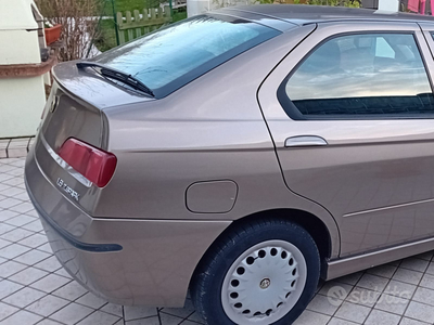 Usato 2000 Alfa Romeo 146 1.6 Benzin 120 CV (2.800 €)