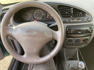 Usato 2000 Ford Fiesta 1.2 Benzin 75 CV (2.600 €)