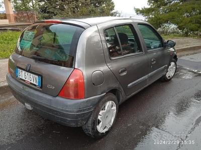 Usato 2001 Renault Clio II 1.1 Benzin 58 CV (800 €)