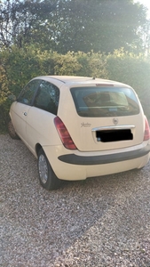 Usato 2003 Lancia Ypsilon 1.2 Benzin 60 CV (2.000 €)