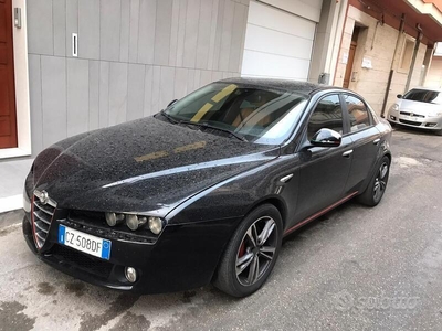 Usato 2006 Alfa Romeo 159 2.4 Diesel 200 CV (2.350 €)