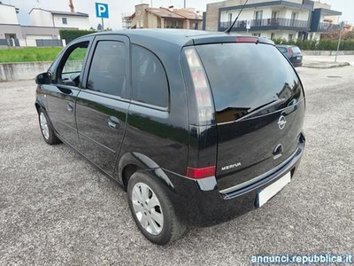 Usato 2006 Opel Meriva 1.4 Benzin 90 CV (2.499 €)