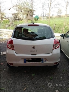 Usato 2009 Renault Clio 1.1 Benzin 101 CV (2.200 €)