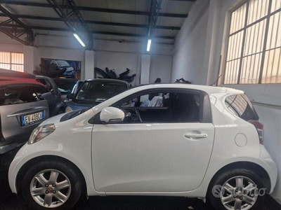 Usato 2009 Toyota iQ Benzin (7.600 €)