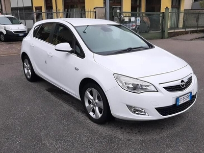 Usato 2010 Opel Astra 1.4 Benzin 100 CV (4.300 €)