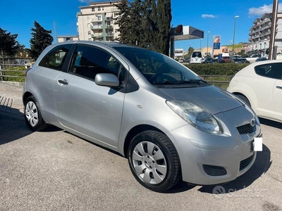 Usato 2010 Toyota Yaris 1.0 Benzin 69 CV (5.500 €)