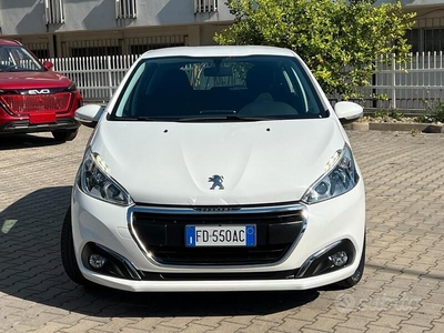 Usato 2016 Peugeot 208 1.6 Diesel 75 CV (10.490 €)