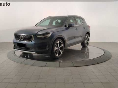 VOLVO XC40 (2017-->)