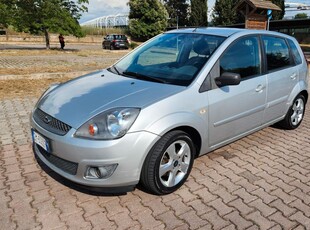 Ford Fiesta 1.4 TDCi 68CV 5 porte Titanium