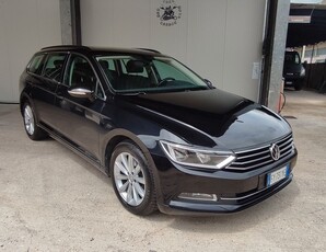 Volkswagen Passat Variant 1.6 TDI, DSG Business, navigatore, GANCIO TRAINO