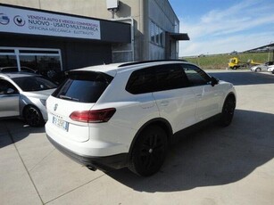 VOLKSWAGEN TOUAREG 3.0 V6 TDI SCR Black Style