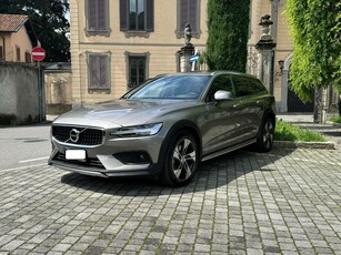 Volvo V60 Cross Country B4