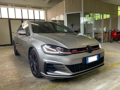 Usato 2019 VW Golf VII 2.0 Benzin 245 CV (25.900 €)