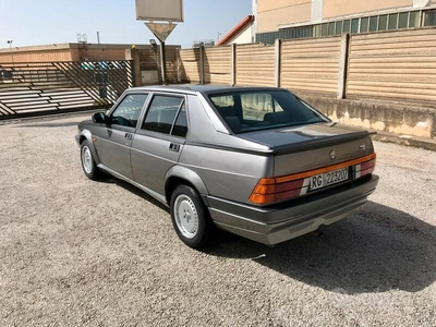 Usato 1988 Alfa Romeo 75 2.0 Benzin 148 CV (9.900 €)