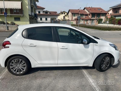 Usato 2018 Peugeot 208 1.6 Diesel 75 CV (9.800 €)