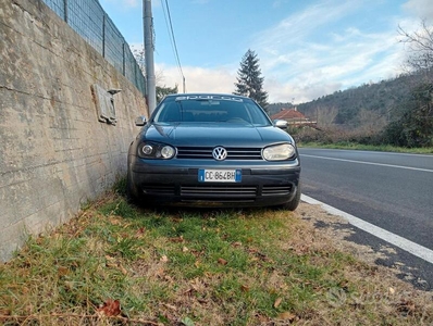Usato 2002 VW Golf IV 1.6 Benzin 105 CV (2.700 €)