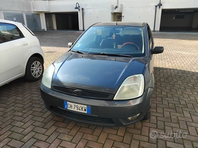 Usato 2003 Ford Fiesta 1.1 Benzin 49 CV (1.250 €)