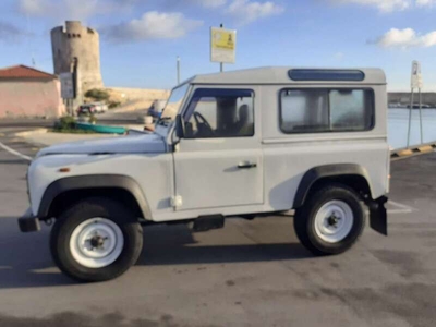 Usato 2004 Land Rover Defender 2.5 Diesel 122 CV (22.000 €)