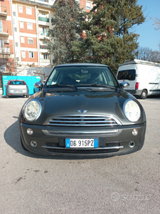 Usato 2006 Mini Cooper Benzin (5.300 €)