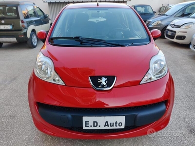 Usato 2007 Peugeot 107 1.0 Benzin 68 CV (4.950 €)