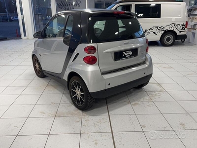 Usato 2010 Smart ForTwo Coupé 1.0 El_Hybrid 71 CV (5.600 €)