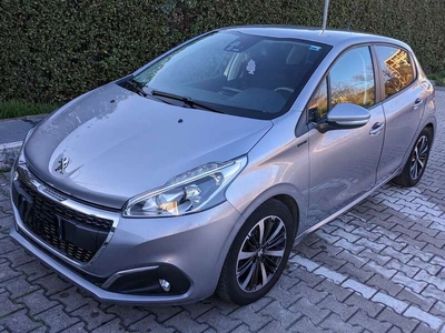 Usato 2018 Peugeot 208 1.2 Benzin 83 CV (11.800 €)