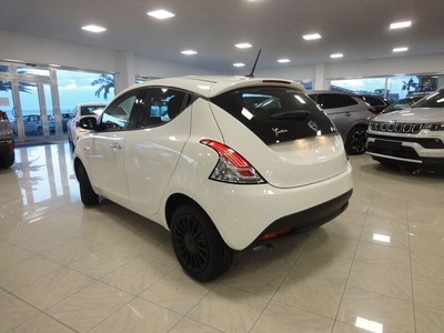 Usato 2024 Lancia Ypsilon 1.2 LPG_Hybrid 69 CV (14.950 €)