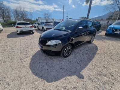 Lancia Ypsilon 1.0 FireFly