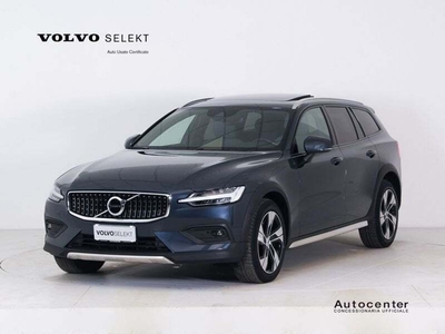 Volvo V60 Cross Country B4