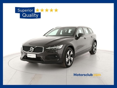 Volvo V60 Cross Country B4