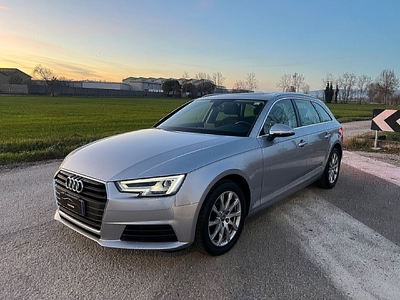 Audi A4 Avant 30 TDI S tronic Business