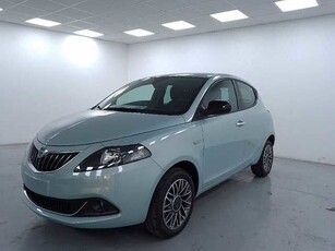 Lancia Ypsilon 1.0 firefly hybrid gold s&s 70cv da Azzurra .