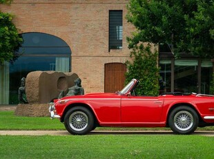 Usato 1968 Triumph TR 250 2.5 Benzin 111 CV (55.000 €)