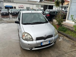 Usato 2003 Toyota Yaris Verso 1.3 Benzin 86 CV (1.800 €)