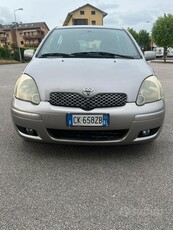 Usato 2004 Toyota Yaris Diesel (1.300 €)