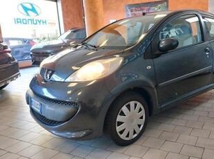 Usato 2008 Peugeot 107 1.0 Benzin 68 CV (2.900 €)