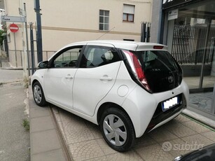 Usato 2016 Toyota Aygo 1.0 Benzin 69 CV (7.999 €)