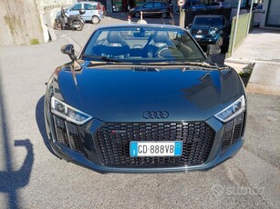 Usato 2017 Audi R8 Spyder 5.2 Benzin 540 CV (118.000 €)