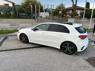 Usato 2019 Mercedes A180 Benzin (30.000 €)