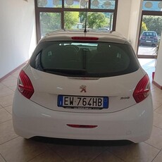 Venduto Peugeot 208 1.4 HDi 68 CV 3 p. - auto usate in vendita