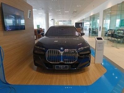 Usato 2022 BMW i7 El 184 CV (175.000 €)