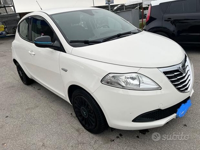 Lancia Ypsilon 1.2 69 CV 5 porte GPL Ecochic Plati