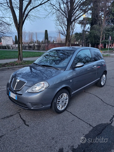 Lancia ypsilon NeoPatentati