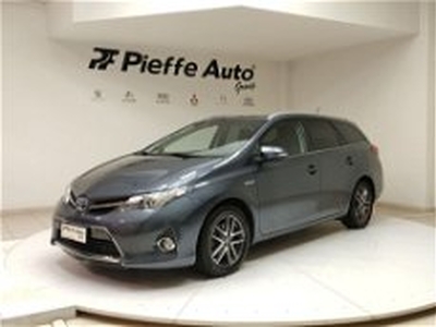 Toyota Auris Station Wagon 1.8 Hybrid Lounge del 2015 usata a Teramo